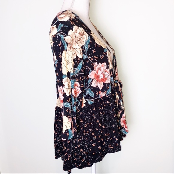 *SOLD* Torrid Mixed Floral Tie Front Kimono Top - Picture 4 of 8